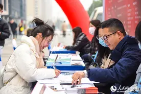 合肥：招聘会“供需两旺”近6000个岗位等你来“投”图片