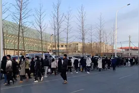 排队超百米,等待十多分钟,早高峰沙河地铁站进站为何这么难图片