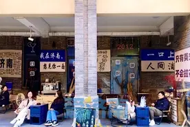在济南，一些“外摆”试点成了网红时尚打卡地图片