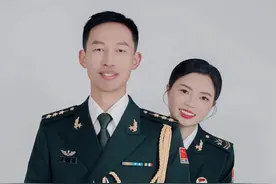 上尉连长娶了女兵班班长，真甜！图片