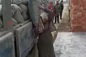 官方回应“七旬爹爹婆婆卸30吨水泥”：家里条件不差，忙一辈子闲不下来图片