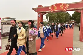 十八而志，逐梦未来——慈利一中举行高三成人礼暨百日誓师大会图片