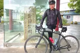 一条腿也要闯天下！河南独腿小伙每天“狂飙”100公里挑战骑行边境图片