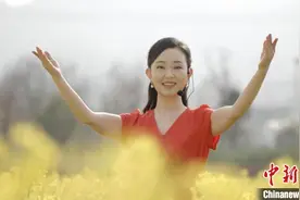 国家一级演员谢丽娜：演绎云南传统民歌新旋律图片