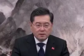 秦刚：中国是统一的多民族国家，56个民族像石榴籽抱在一起