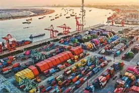 中国国内生产总值超121万亿元图片