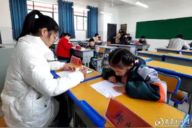 娄底吉星中学一年级举办拼音大比拼活动图片