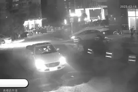 “师傅，我还没上车呢！”图片