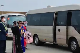 住滇全国政协委员启程参加全国政协十四届一次会议图片