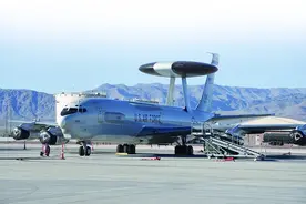 针对未来空战威胁，突出探测隐形能力，美空军时隔半世纪更新预警机图片