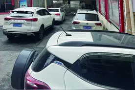 车辆被"围堵",哪种挪车方法更有效?记者实测来了图片