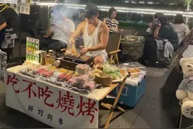 年轻人的“地摊江湖”：有人日赚5000元，有人黯然退场图片