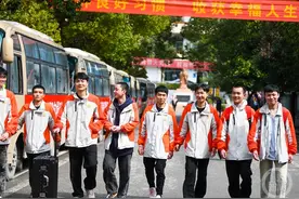 重庆酉阳：少数民族学生满怀信心迎春考图片