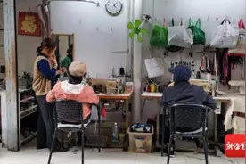 海口这位“改衣娘”，20多年为邻里做“佳衣”图片