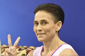 （体育）体操——世界杯多哈站：丘索维金娜获跳马季军图片