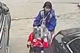 10岁女孩“捡”到3岁萌娃，教科书式的操作引来网友狂赞！图片