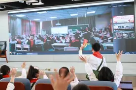 江苏连云港：让雷锋精神在校园绽放时代光芒图片