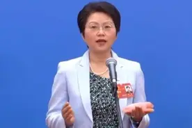 代表通道丨侯蓉：成都基地大熊猫数量近30年增长12倍视频封面