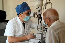 眼睛睁不开？整天睡不醒？医生提醒：可能是上睑下垂在作怪图片