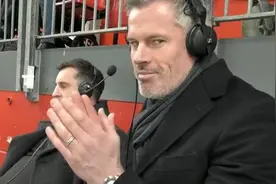 英超解说席也演双红会，内维尔生无可恋沦为背景板视频封面