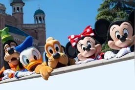 恢复人偶互动的上海迪士尼：下半年将涨价，曾因免责告示被罚图片