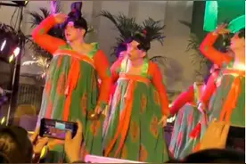 男职工庆妇女节反串跳唐宫夜宴，知情人：都是自愿报名的，往年还演过《小天鹅》图片