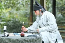 “汉服爷爷”陈光宪 穿汉服让我更自信！图片