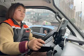 夺“全省第一”的女货车司机：以“霸得蛮”的勤劳奔波筑起“小窝”图片