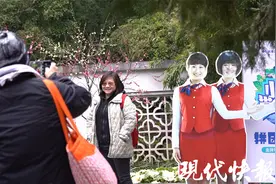 带长辈出游是什么感受？过来人说“几多欢喜几多愁”图片