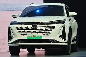 纯电续航150km 长安第三代CS75PLUS智电iDD亮相图片