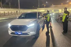 石家庄交警正在严查！图片