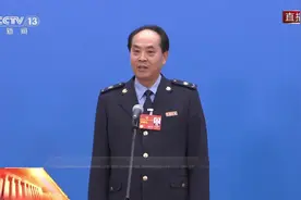 委员通道丨范扎根：税收用于办大事要事，也用于民生实事细事图片