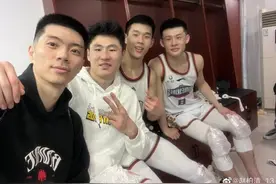 赵柏清晒与林葳&王岚嵚&王子瑞合照：都有点东西 牛逼就完了😁图片