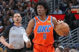 杰伦-威廉姆斯近7场场均22.4+2.4断，三项命中率62/55/81.3%图片