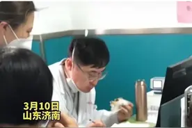 医生啃包子看病引争议，患者发声正名，如此“反转”是为何？图片