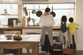 潮评丨能接受资助8年的女生当家庭主妇吗？但行好事，莫问前程图片