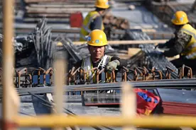 实行农民工“月薪制”，有多难？| 两会评论区图片