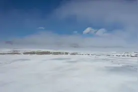 新疆巴音布鲁克草原：初春云海如梦似幻图片