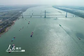 江苏南京：长江航道运输忙图片