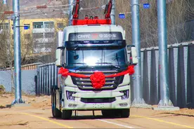 零碳排放！我国首款双源智能重卡成功下线图片