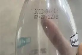 超市出售的小青柠汁饮料过期近一个月，女子称喝后拉了好几次肚子，监管部门介入图片