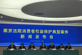 冲着“金螳螂”牌子去的，消费者签完合同却发现对方已经更名图片
