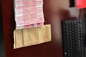 女子坐公交弄丢2万元现金，10分钟后被司机捡到归还图片