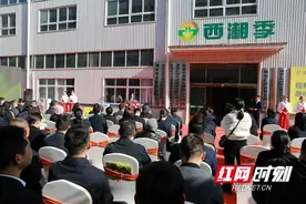 保靖：复兴苞谷粑新品、新歌首发推出图片