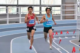 刘德助打破男子1500米全国室内纪录图片