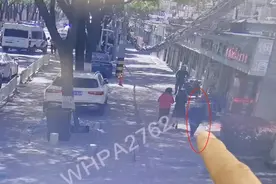 眼睛一睁10点了，迟到不敢上学的小女孩被细心的武汉民警找到图片