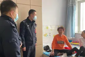 女子行动不便近十年未下楼 民警助力得偿心愿图片