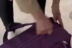 跨越两三百公里，妈妈提两大包吃的用的看望出嫁女儿图片