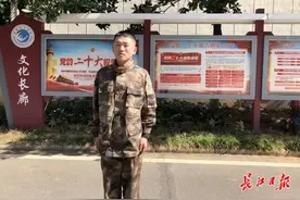 “我和小妹妹一起努力着”，武汉大一学生每月省生活费资助聋哑女孩图片
