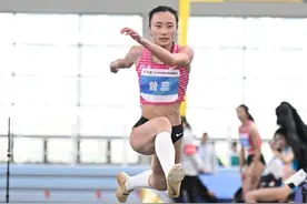 全国室内锦标赛：女子三级跳远赛况图片